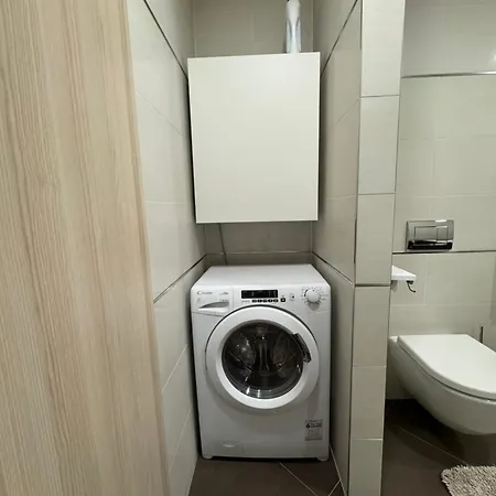 Apartman Cozy Apt - Parking & All Amenities