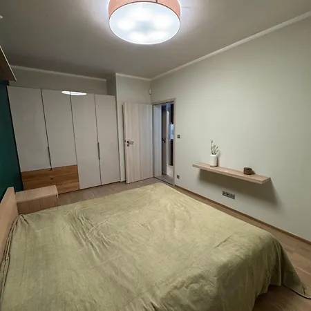 Cozy Apt - Parking & All Amenities * Prága