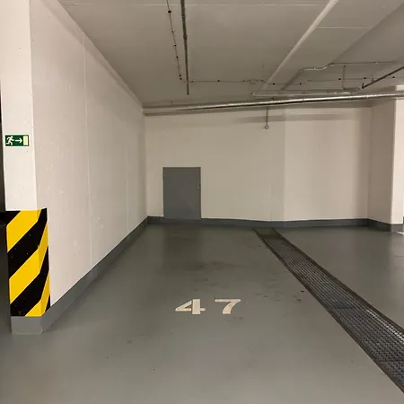 Apartman Cozy Apt - Parking & All Amenities *