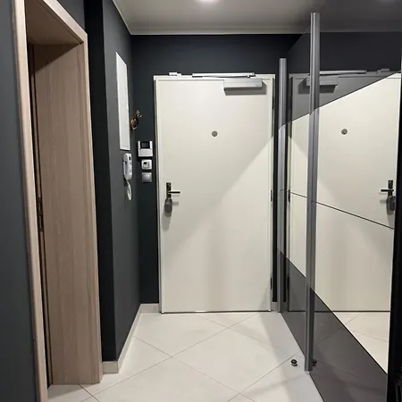Cozy Apt - Parking & All Amenities * Prága