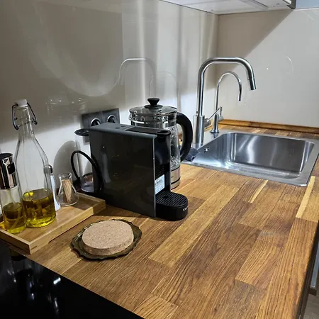 Cozy Apt - Parking & All Amenities דירה פראג